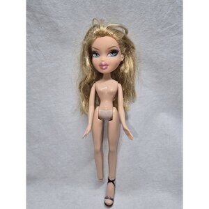 Bratz-The Fashion Show Cloe 2007 Doll- Nude- Missing Shoe